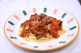 ごろごろベーコンと茄子のトマトソース