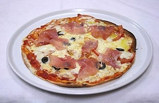 生ハムとトマトのピッツァ
